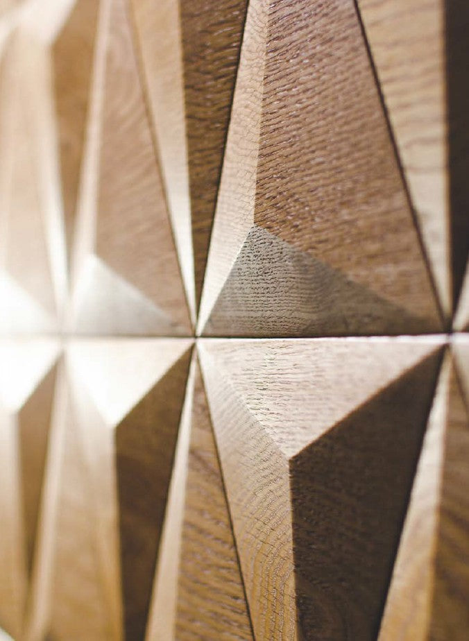 https://cdn.shopify.com/s/files/1/0867/0642/2107/files/FORM_AT_WOOD_PANOU_DECORATIV_PYRAMID_3D_STEJAR_DETALIU.jpg?v=1775487768